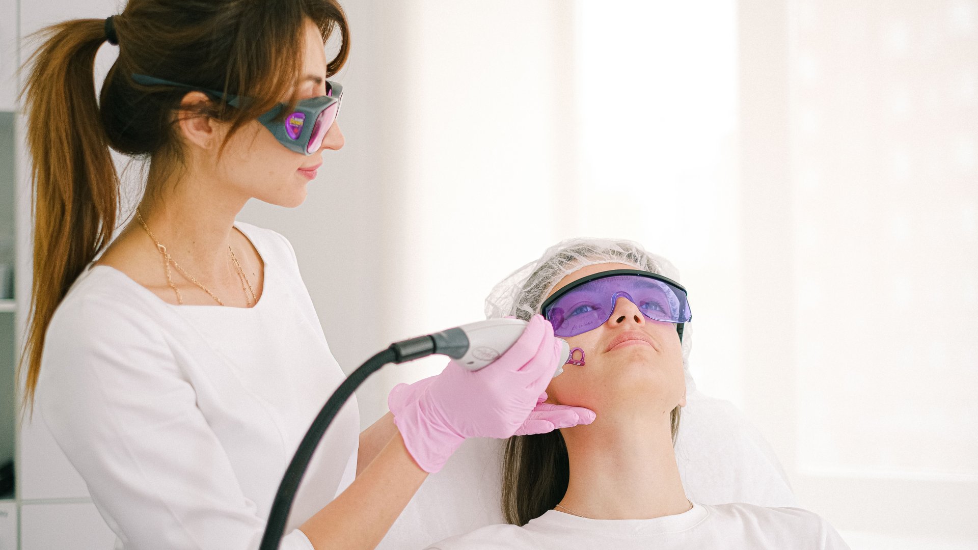 Medikal Estetik ve Güzellik Kliniklerinde Merkezi Operasyon Mimarisi: XON CRM ile Veri Kontrolü ve Ölçeklenebilirlik | XON CRM
