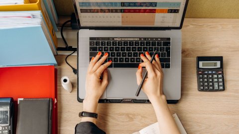 Excel ve Dağınık Tablolardan Kurtulmak: Merkezi CRM Sistemine Geçişin Doğru Zamanı